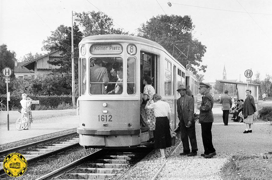 Die erste Großserie von Lenkdreiachs-Großraumwagen war dann die von 1953 bis 1955 beschaffte Serie m 3.64. Die Wagen 1611-1630 besaßen noch, wie die m 2.63, eckige Plattformen und erst ab Wagen 1631 erhielten sie die auch bei den m 4.65 und m 5.65 üblichen eleganten abgerundeten Plattformen mit Panoramascheiben. 