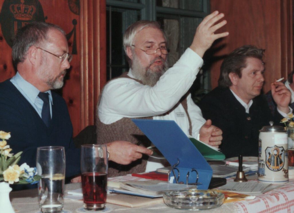 18. Januar 1989: der Verein „Freunde des Münchner Trambahnmuseums e.V.“ wird gegründet,

Bernd Helbig wird zum Vorsitzenden ernannt. Namhafte Gründungsmitglieder sind unter anderem die Stadträtinnen Maria Nindl, SPD und Elisabeth Schosser, CSU
