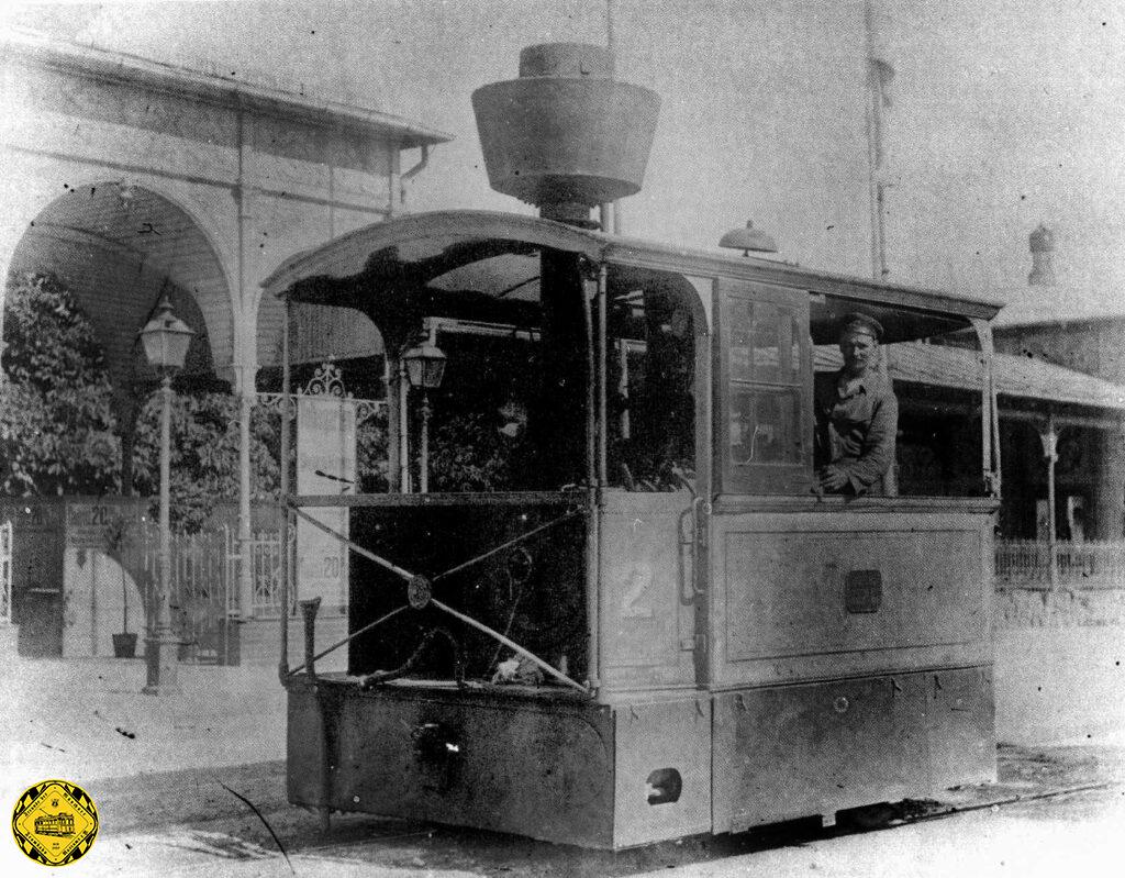 Dampftrambahn Lok 2 wartet am Volksgarten auf die Abfahrt, nachem sie umgespannt wurde.