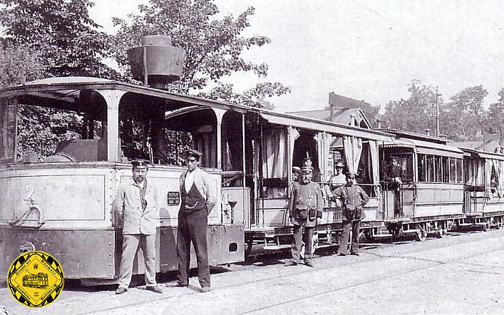 Erinnerung an die Münchner Dampftrambahn, Krauß-Dampflok 2 mit vier Anhängern im Sommer 1899 am Volksgarten Nymphenburg.