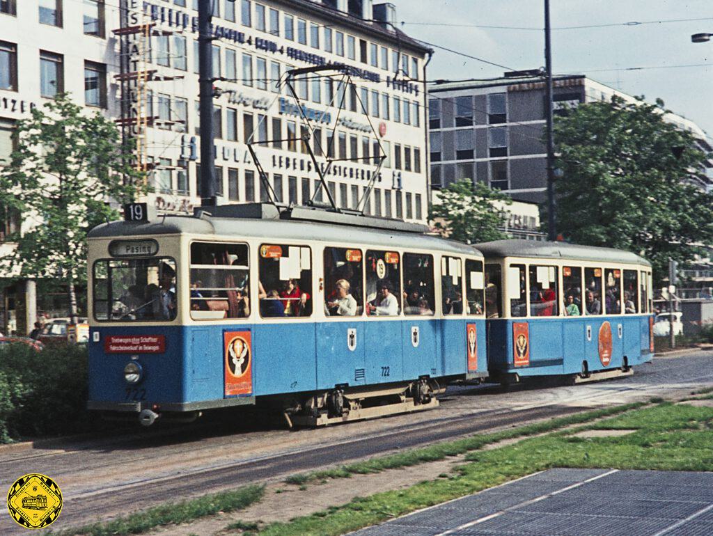 Während die von 1944-50 gelieferten Kriegsstraßenbahnbeiwagen vom Typ i 1-3 den Triebwagen der gleichen Serie ganz ähnlich waren, orientieren sich die 1952 gelieferten Beiwagen der Baureihe i 4.34 eher an den Verbandswagen.