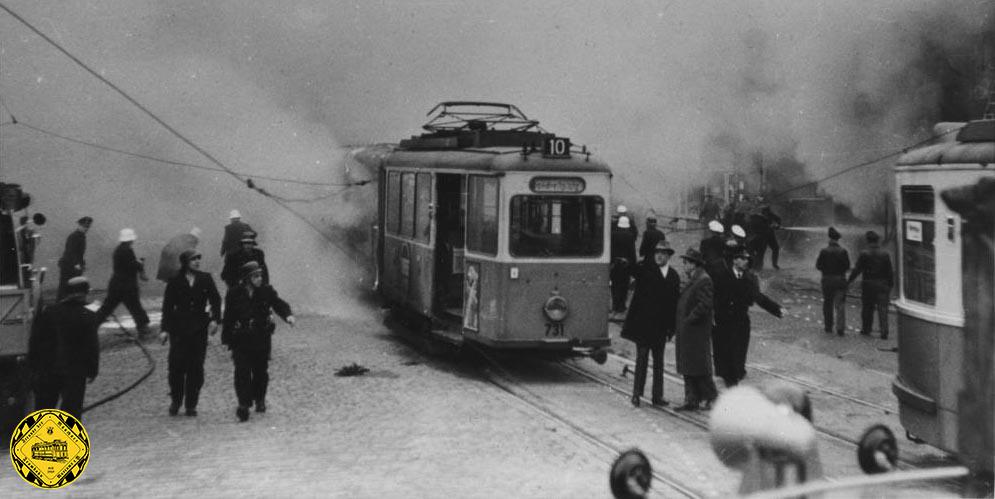 Ein trauriges Schicksal wurde dem Beiwagen 1596 zuteil, verbrannten doch am Nachmittag des 17. 12. 1960 darin 33 Menschen beim Absturz einer britischen Militärmaschine an der Ecke Bayer-/Martin-Greif-Straße.