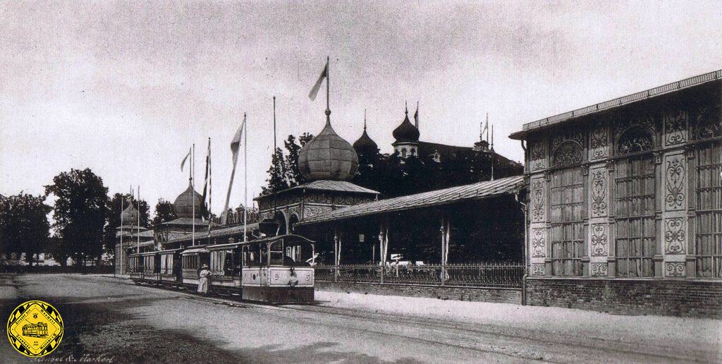 Typischer Dampftram-Zug mit Lok Nr.7 mit 5 Beiwagen an einem Wochenende am Volksgarten wartet auf die Fahrt zurück in die Stadt.