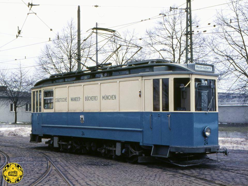 In den Jahren 1927/28 bauten die Städtischen Straßenbahnen München ihren Triebwagen Nr. 495, den sie im Jahr 1912 von der Fa. MAN erhalten hatten, komplett zu einem besonderen Spezial-Triebwagen um: der weltweit ersten Straßenbahn-Wanderbücherei.