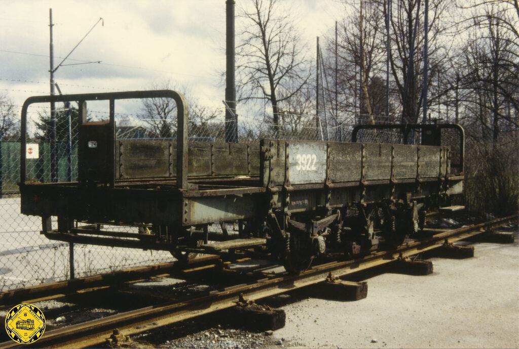 Um auch die Urform als Niederbordwagen dokumentieren zu können, gelang es den Freunden des Münchner Trambahnmuseums auch den Wagen 3922 aus Hannover zurück zu holen. Er befindet sich derzeit in Restaurierung und wird dann optisch dem im Bild gezeigten HAWA q 5.50 3923 entsprechen.