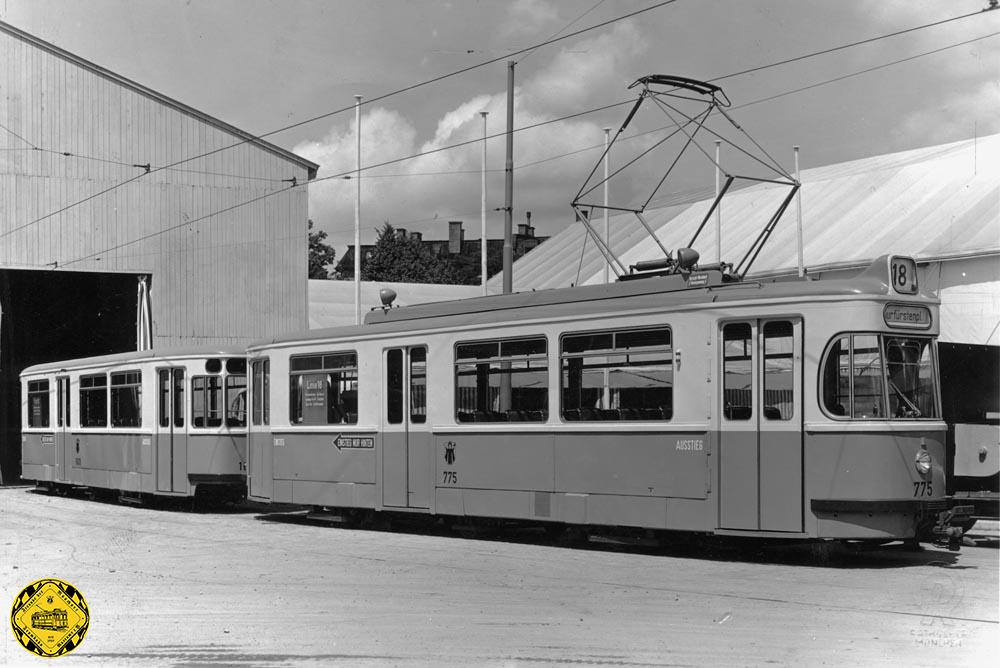Stolz präsentierten die Münchner Verkehrsbetriebe auf dieser Messe auch den neuen M 2 Triebzug. Und standesgemäß wurde auch der Messe-Zubringerverkehr überwiegend mit den neuen Großraumwagen M 1 auf der Linie V betrieben.