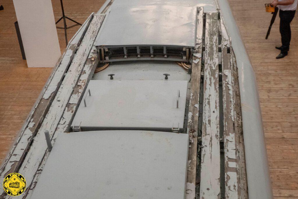 Ein Blick auf das Dach des ATw2930: man sieht hier sehr schön die Klappe zum Einfüllen des Salzes aus dem Salz-Turm.