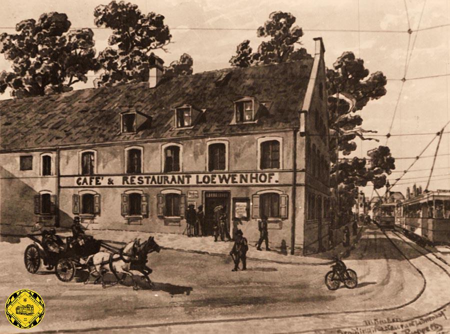 Im Jahr 1902 zeigt der Grafiker schon den elektrischen Betrieb auf der Plinganserstraße neben dem Cafe Löwenhof. Die Zufahrtsschienen sind schon verschwunden.
