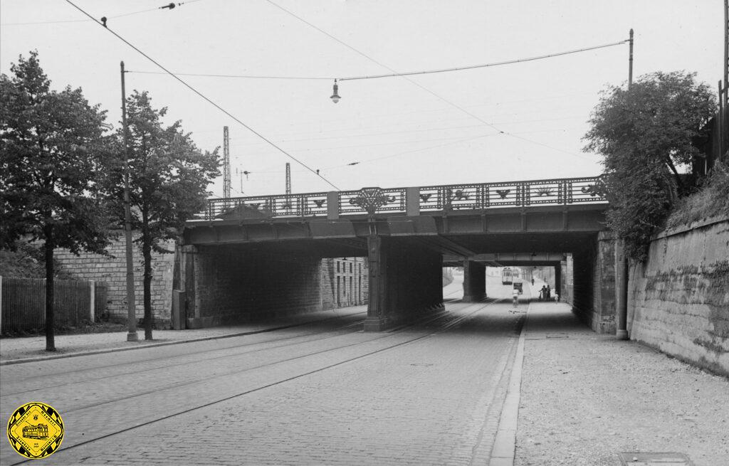 Ein beliebtes Trambahn-Motiv für die Fotografen: die Unterführung unter der Eisenbahn an der Westendstraße.