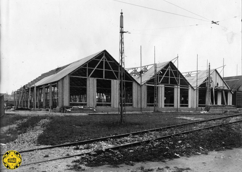 Am 14.Juli 1925 nehmen die Neubauten schon Formen an. Sie konnten Ende August bezogen werden.