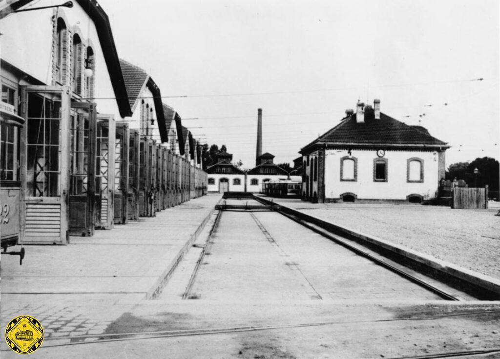 Ende 1898 wurde für die starke Ausweitung des elektrischen Betriebs die neu große Wagenhalle südlich der bisherigen Wagenhalle in Betrieb genommen.