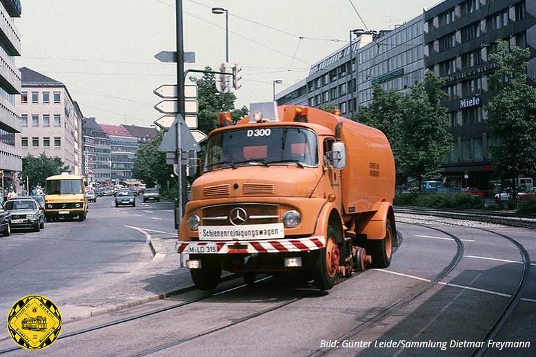 Als ihn unser Fotograf am Sendlinger Tor Platz ablichtete, - inzwischen schon mit Farbfilm in der Kamera, trug der Wagen amtliches Kennzeichen M-LD 315 die Betriebsnummer D-300.