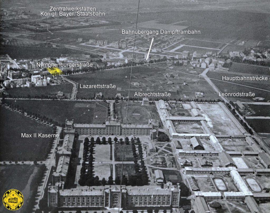 Eine seltene Luftaufnahme aus einem Ballon (daher auch die Schnur im Bild) Ende des 19. Jahrhunderts von der Max II Kaserne, die uns einen guten Eindruck von der Bebauungssituation damals rund um die Nymphenburgerstraße bietet. Das Depot ist gelb hervorgehoben