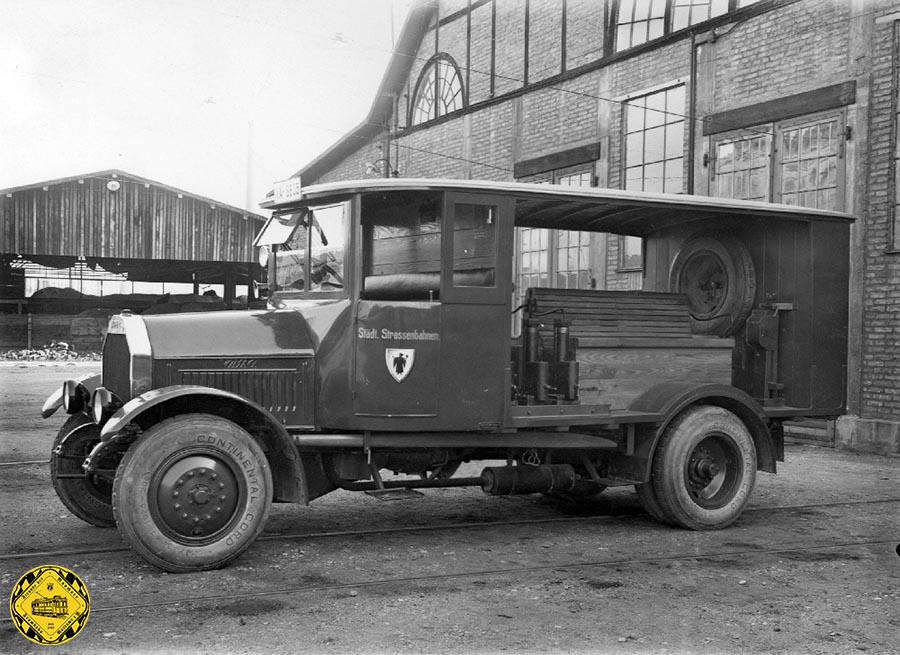 Portrait eines Eingleisungswagen vom  3.6.1925. Dabei ist der Wagen auch gleich so aufgebaut, dass er auf Längsbänken das notwendige Personal mit an den Einsatzort bringt.  