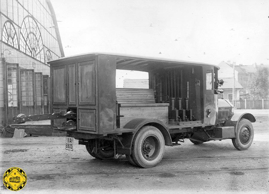 Portrait eines Eingleisungswagen vom  3.6.1925. Dabei ist der Wagen auch gleich so aufgebaut, dass er auf Längsbänken das notwendige Personal mit an den Einsatzort bringt.  