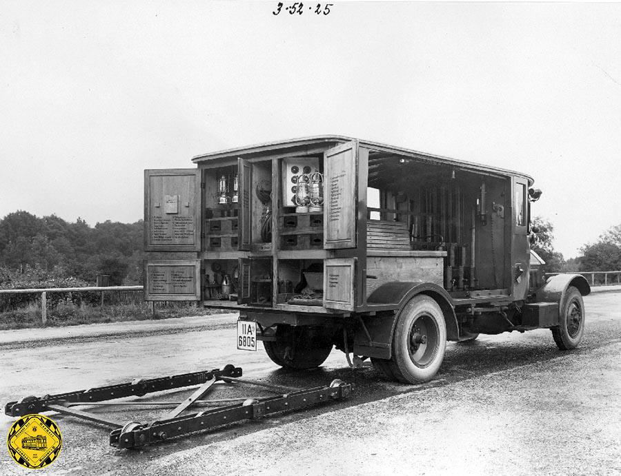 Portrait eines Eingleisungswagen vom  3.6.1925. Dabei ist der Wagen auch gleich so aufgebaut, dass er auf Längsbänken das notwendige Personal mit an den Einsatzort bringt.  