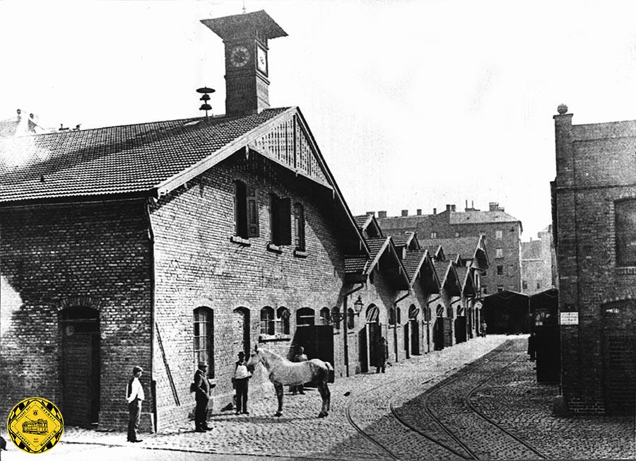 Zwei Jahre später wurde vom 3.9.1884 bis 18.9.1884 die Wagenhalle durch einen Neubau erweitert. In der Zeit vom 6.2.1888 bis 18.5.1888 kam ein neuer Stall für 40 Pferde hinzu. Baubeginn für die Umrüstung der Strecke durch die Thierschstraße (seit 1890 umbenannt von Fabrikstraße) war der 20.2.1899. 