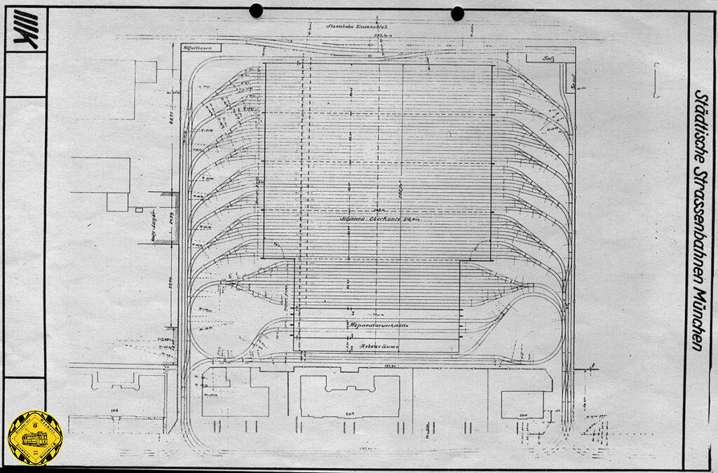 Nach dem Bau des neuen Bahnhofs 2 ging man als nächstes daran, den Trambahnhof an der Nymphenburger Straße durch eine moderne Anlage zu ersetzen. Im Jahre 1925 konnte die Stadt einen Teil der ehemaligen Deutschen Werke (früher Artillerie-Werkstätten) an der Äußeren Dachauer Straße erwerben. Auf dem rund 32 500 qm großen Gelände mussten aber zuerst die noch darauf stehenden alten Gebäude der Heeresverwaltung abgebrochen werden.