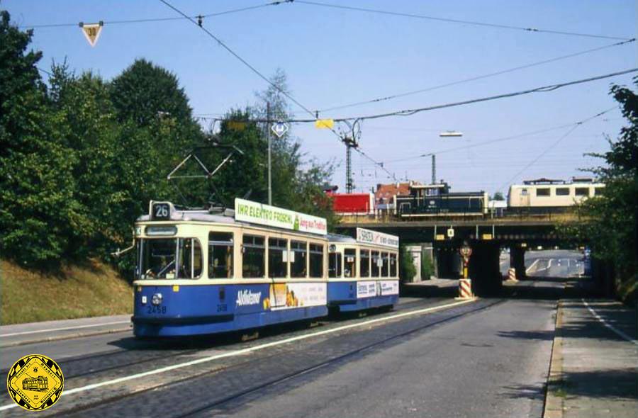 Ein beliebtes Trambahn-Motiv für die Fotografen: die Unterführung unter der Eisenbahn an der Westendstraße.