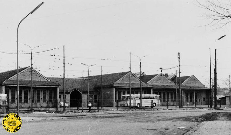 Am 15.Juni 1970 wurde der Betriebhof 4 an der Soxhletstraße geschlossen. Er wurde noch zweimal für Busbetrieb umgebaut, die meisten Gruben aufgeschüttet und die Räume neu eingeteilt.