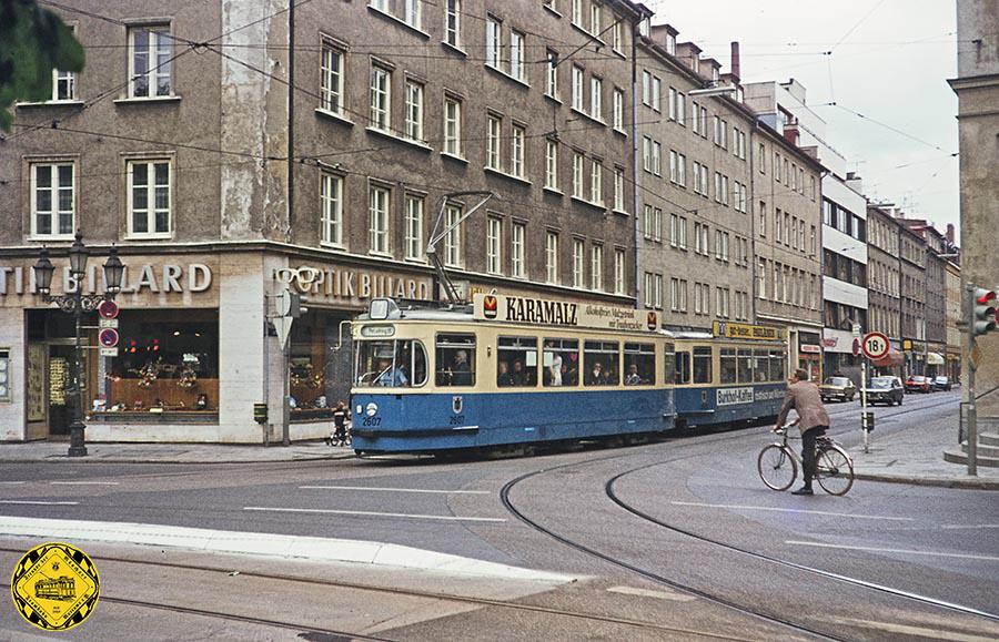 Die Linie 7 kam am Gärtnerplatz nicht ganz freiwillig vorbei: durch den U-Bahnbau in der Fraunhoferstraße müsste sie vom 01.06.1975 bis zu ihrer Einstellung am 18.10.1980 über den Gärtnerplatz ausweichen.