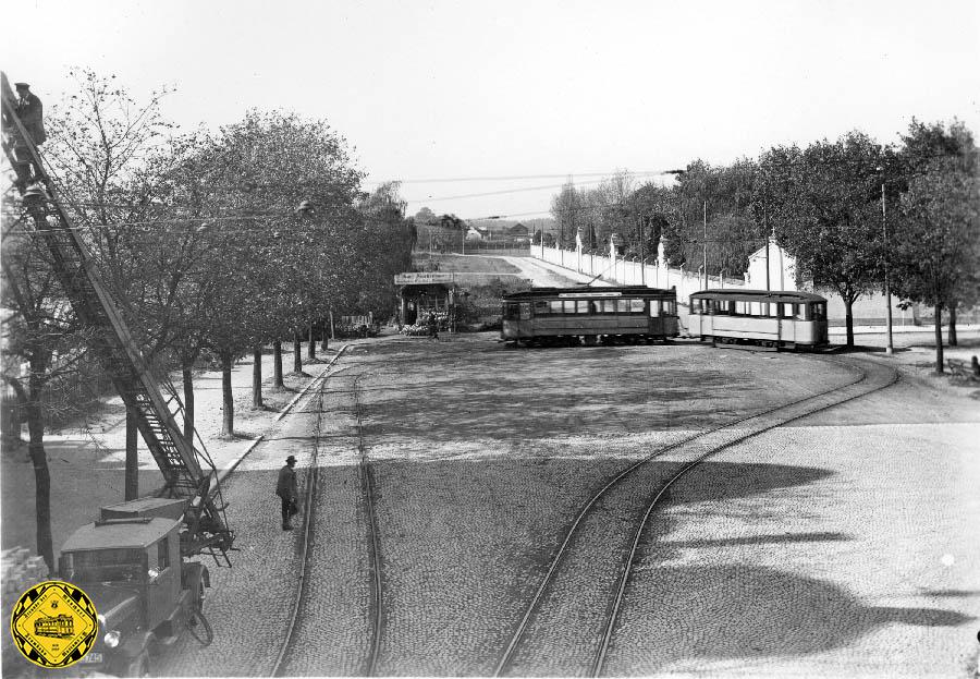 1929 war die einfache Wendeschleife zu klein. Ausserdem bestand anfangs keine Verbindung zur Trambahnlinie in der Dachauerstrasse. Auch fehlte ein Abstellgleis.