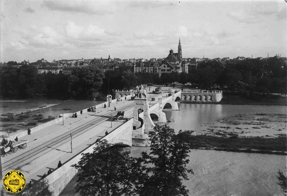 Für die Zeit des Baus der neuen Brücke wurden die Schienen am Baldeplatz südlich verschwenkt. Danach wurde die neue Brücke mit Oberleitung versehen.