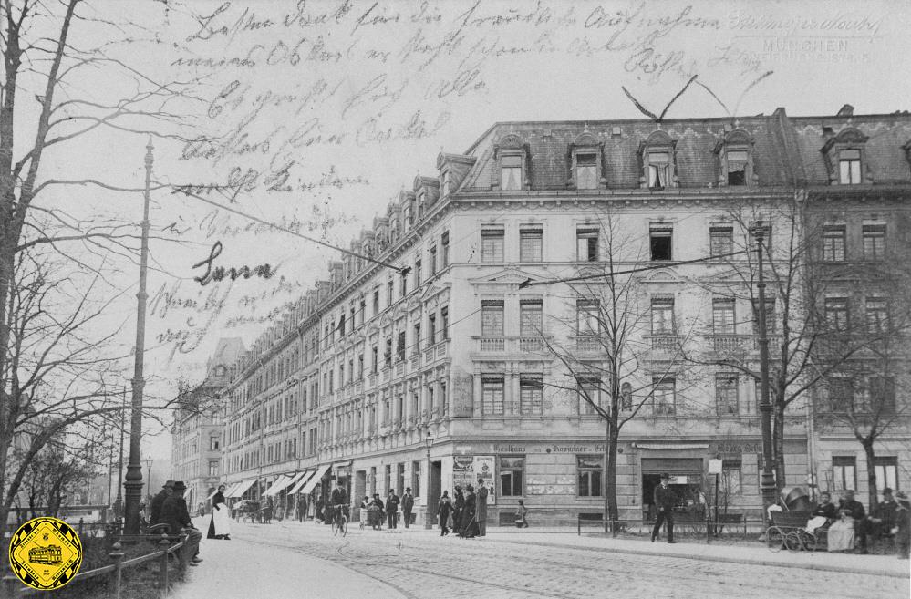 In dem Bild sieht man links den Straßenzug der Kapuzinerstraße im Jahr 1905 