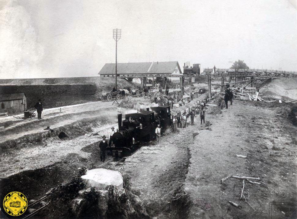 1908: 
die Unterführung der Freisinger Landstraße unter der Bahnstrecke des Nordrings wird gebaut.