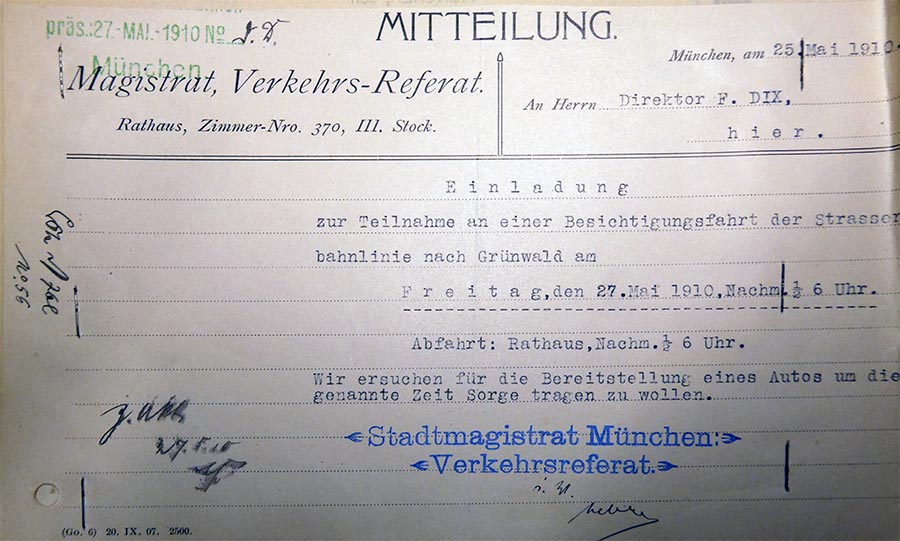 Am 27.Mai 1910 erfolgt die erste Fahrt auf der neuen Strecke Richtung Grünwald. Damals geht die Strecke ohne weitere Schleifen durch bis Grünwald mit seiner bis heute bekannten Endschleife. Am 12.August 1910 geht die Strecke in Betrieb.