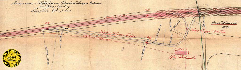 Im Jahr 1914 geht dann 4 Jahre nach der Eröffnung der Strecke nach Grünwald diese Schleife Geiselgasteig in Betrieb. Es gibt ein 109m langes Hinterstellgleis in dieser Schleife.