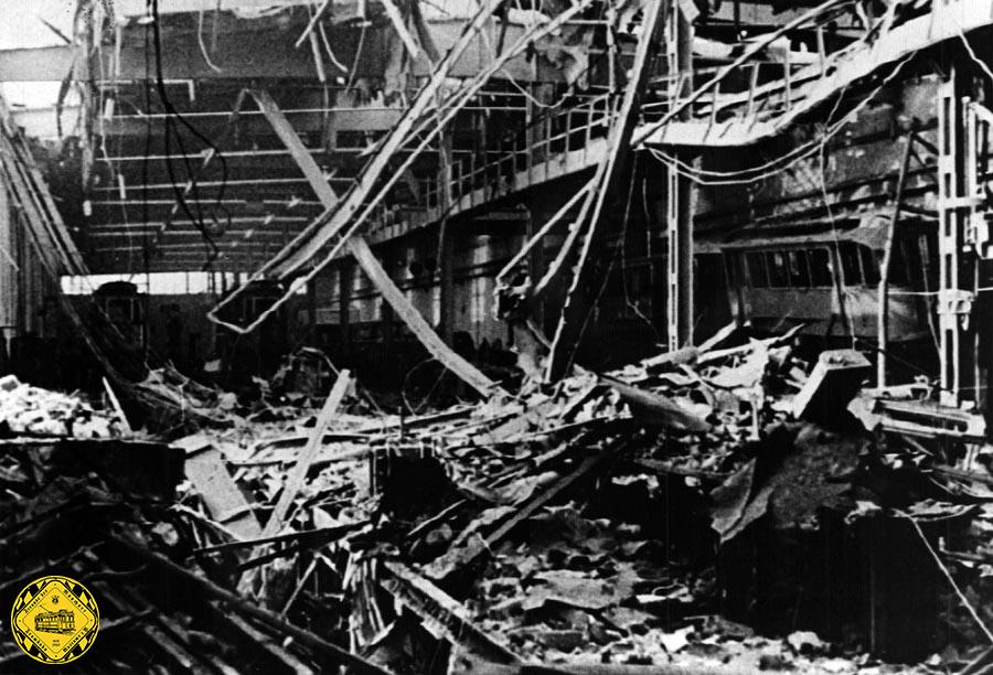 In den letzten Kriegsjahren wurde der Bahnhof erneut schwer getroffen (25. 4. 1944); bei Kriegsende waren nur mehr 37% der Gebäude unter Dach.