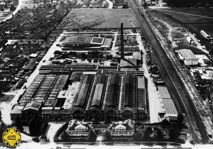 1929 wurde der 1700 qm große Montageplatz vor der Gleisbauwerkstätte durch eine Montierungshalle überdacht. Außerdem wurde ein Lagerschuppen erstellt. 1936 rief man die Lehrwerkstätte der Stadt ins Leben, sie wurde im ersten Stock des östlichen Seitenschiffes untergebracht.