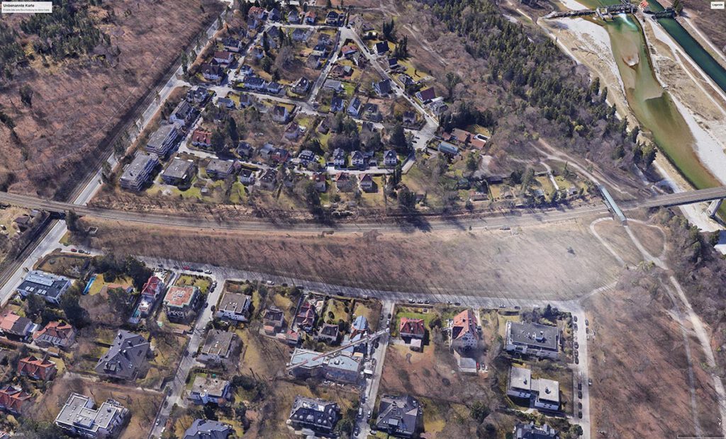 Diese Schleife wäre heute ungefähr bei der erhellten Fläche in GoogleEarth-Blick aus der Höhe. Die schraffierte Fläche ist Bahngrund, den man kaufen müsste. Die heutige Schleife Großhesselohe wurde nicht in Betracht gezogen damals, weil man eh schon diverse Scherereien mit der Forstverwaltung hatte, weil ein schmaler Streifen der Trasse nach Grünwald 2 Meter tief auf dem Gebiet des Perlacher Forst verläuft.