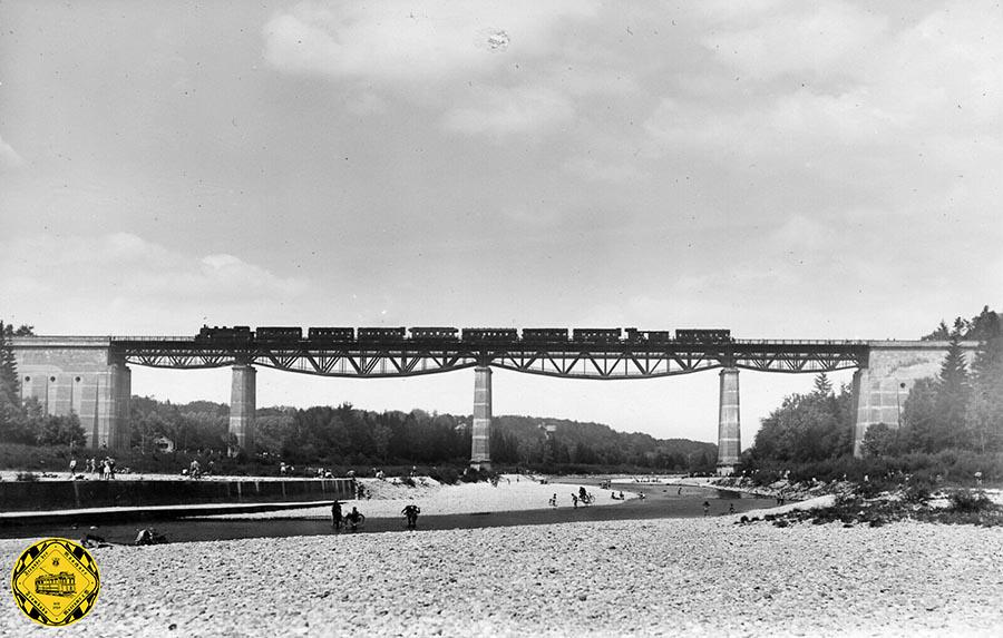 Die Großhesseloher Brücke wurde im Zuge des Baus der Bayerischen Maximiliansbahn von 1851 bis 1857 errichtet. Der konstruktive Entwurf stammte vom Ingenieur und Pionier des Eisenbahnbrückenbaus Friedrich August von Pauli, damals Rektor der Kgl. Polytechnischen Schule München, ausführende Firma war die Brückenbauanstalt Klett & Cie. in Nürnberg unter der Leitung von Heinrich Gerber.