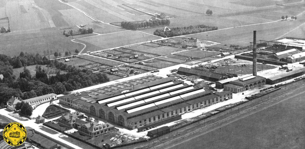 Das Gelände umfasste bei einer Länge von 400 m und einer Breite von 200 m einen Flächeninhalt von 7,4 ha. Es zerfiel in einen größeren Teil mit der eigentlichen Hauptwerkstätte und einen kleineren, dahinterliegenden Teil mit dem Oberbaulager und der Gleisbauwerkstätte.