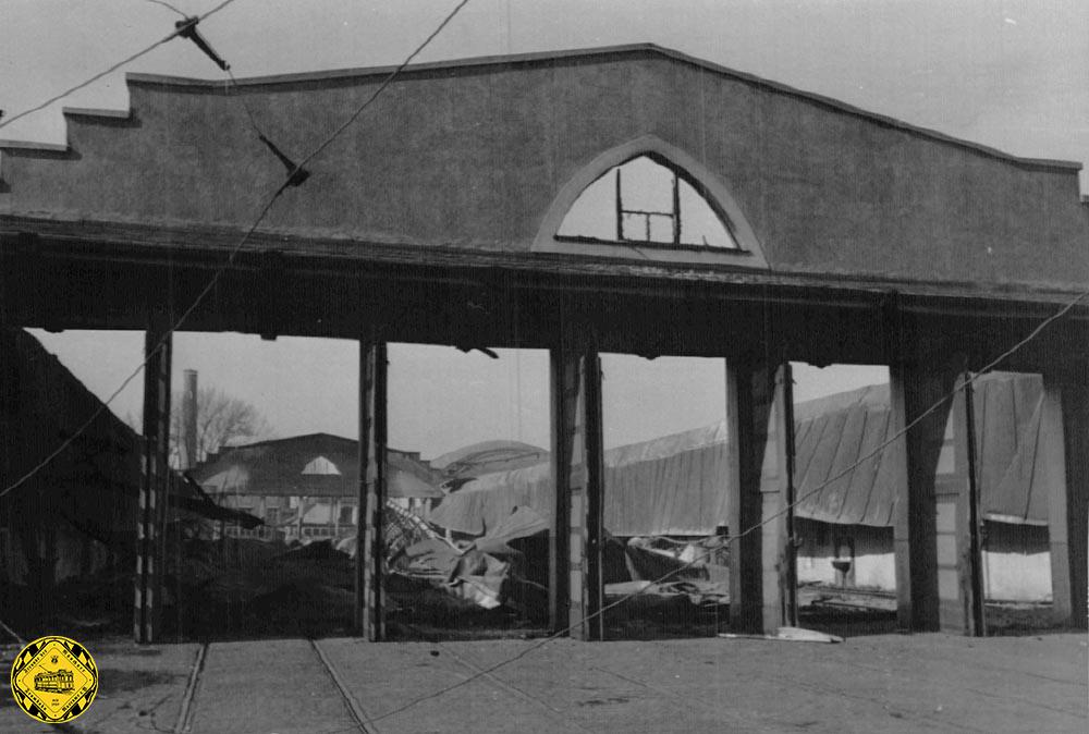 Der Bahnhof wurde am schwersten von dem Luftangriff am 9. März 1943 getroffen. Bei Kriegsende war er zu 75% zerstört, nur noch die Werkstätte war überdacht. Im Jahre 1948 waren alle Hallen mit Ausnahme des mittleren Hallenschiffes (Halle 3) wieder eingedeckt.