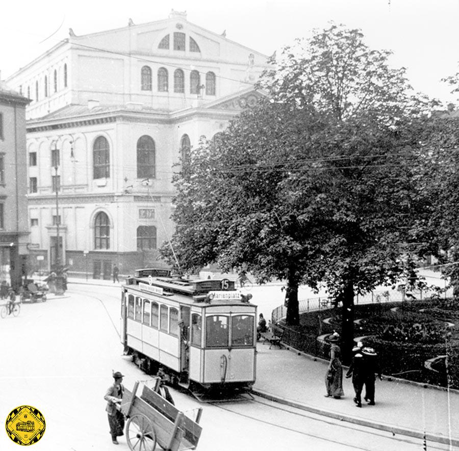 Heute ist der Gärtnerplatz trambahnfrei. Das war nicht immer so. Am 11.12.1906 begann der Trambahnbetrieb rund um das Rondell der Linie 15 durch die Reichenbachstrasse und weiter zum Viktualienmarkt bis zum 1.11.1922. 