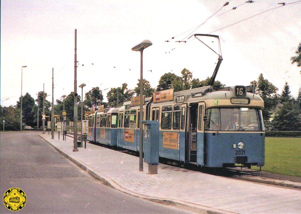 Noch einmal mit Gefühl auf einer Trambahnstrecke, die es schon lange nicht mehr gibt: Mit der Linie 16 zur Schleife an der Neuriederstraße.
