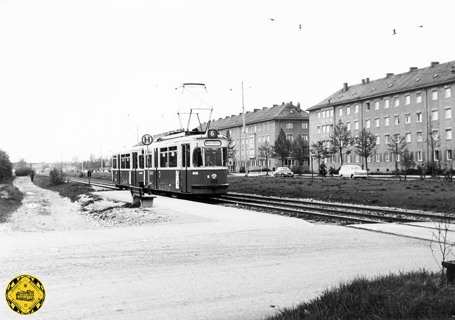 M3-Tw 860 + m3-Bw der Linie 6 in der Ungererstraße einwärts im Mai 1963 auf der Höhe der heutigen Domagkstraße.