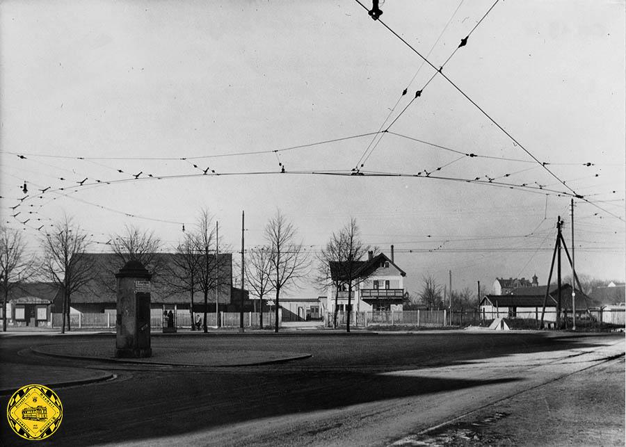 Damals: die Schleife Elsenheimerstraße/Lautensackstraße im Jahr 1932, Blickrichtung West, vorne das Hinterstellgleis in die Elsenheimerstraße.