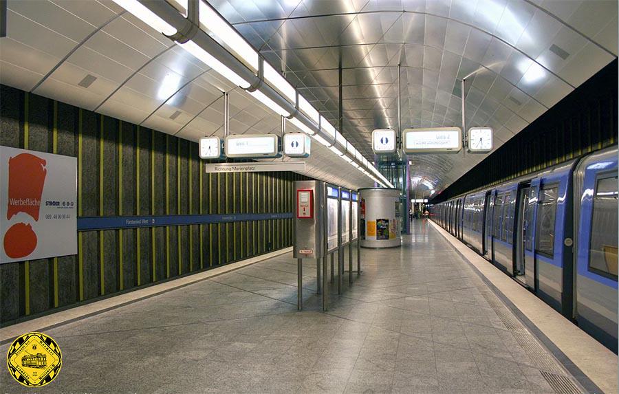 Der Bahnhof Fürstenried West ist der südliche Endpunkt der Linie U3. Er wurde von den Architekten Grüner, Schnell und Bierler zusammen mit dem städtischen U-Bahnreferat geplant. Die Lichtgestaltung, die in sehr ähnlicher Form auch im Bahnhof Kreillerstraße eingesetzt wird, stammt von Bartenbach Lichtlabor.
