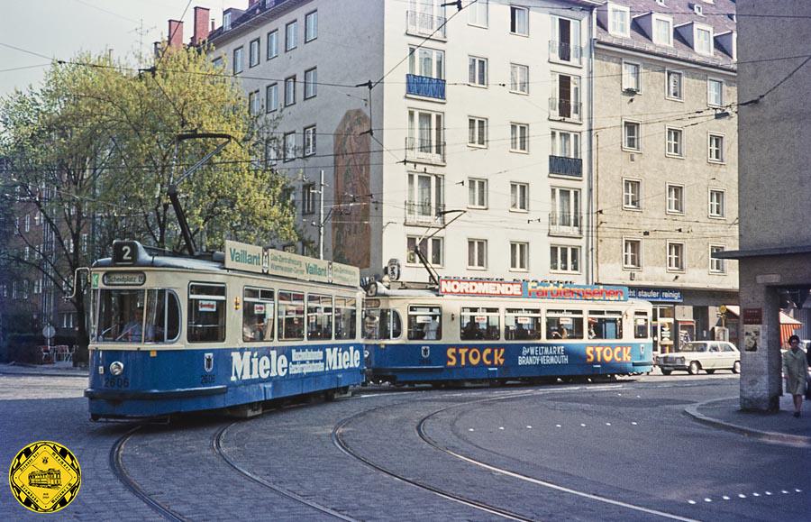 Trambahnverkehr an der Ecke Görresstraße und Augustenstraße. 