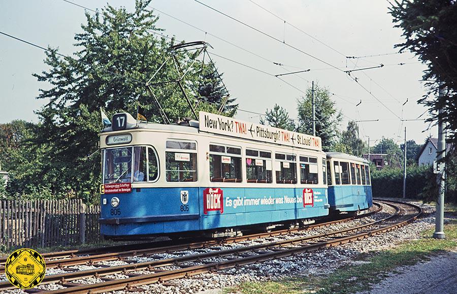 Der M-Triebwagen 805 mit einem i4 Beiwagen auf der Linie L17 nach Grünwald.