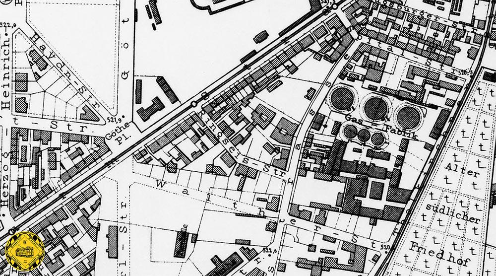 In unserem ersten Streckenplan von 1891 ist der Goetheplatz noch als "Götheplatz" verzeichnet und rechts an der Thalkirchnerstraße steht noch das Gaswerk, das später dem Krankenhaus weichen mußte: am 12.11.1882 wird Strecke in der Lindwurmstr. zwischen Sendlinger-Tor-Platz und Goetheplatz der  Pferdebahnlinie in Doppelspur eröffnet,  Bauzeit für diesen Streckenabschnit war vom 6.10.1882 bis 10.11.1882.