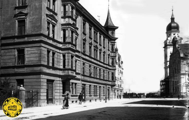 Das Bild von 1900 zeigt noch das Baugerüst an der Josephskirche Der Fotograf steht in der Augustenstraße, die damals in diesem Bereich noch Adelheidstraße hieß.