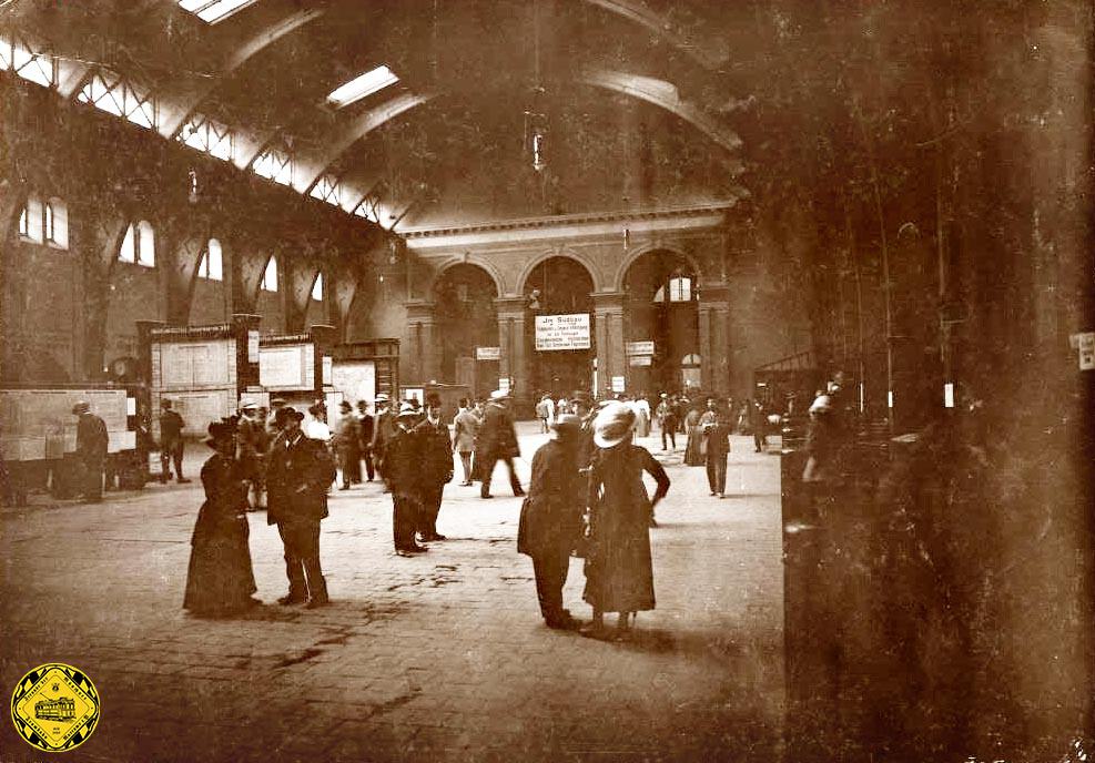 Ein seltenes Bilddokument der großen Bahnhofshalle des Hauptbahnhofs  im Jahr 1912.
