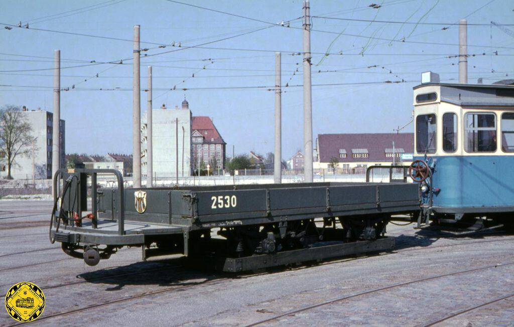 Die Wagen 2803,2805 und 2808 wurden 1965 zu Transportwagen (Niederbordwagen) q 10.48 Nr.2530-2532 umgebaut. 