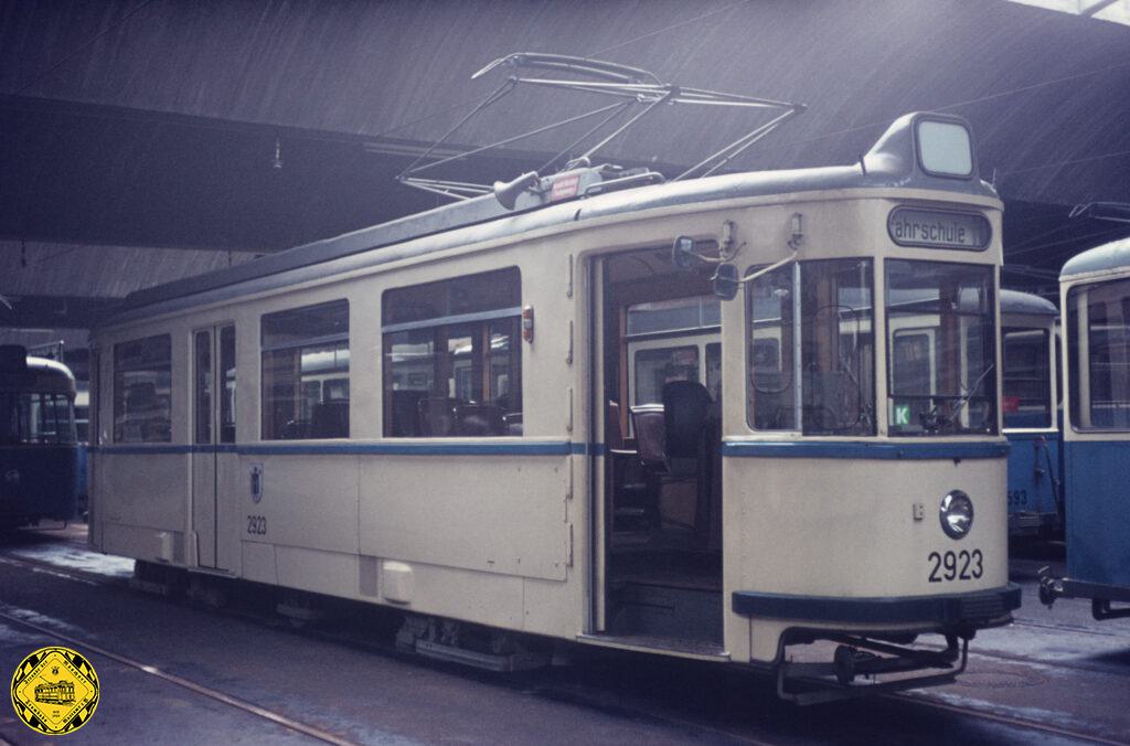 Nachdem die M 1.62-Prototypen in einigen Bereichen stark von den Serien-Triebwagen M 3.64 abwichen und daher teuer im Unterhalt waren, baute man 1959/60 aus dem ersten M 1.62 Nr. 764 den Fahrschulwagen Sch 1.62 mit der erneuten Nr. 23 um. Ab 1970 erhielt er noch die neue Nr. 2923