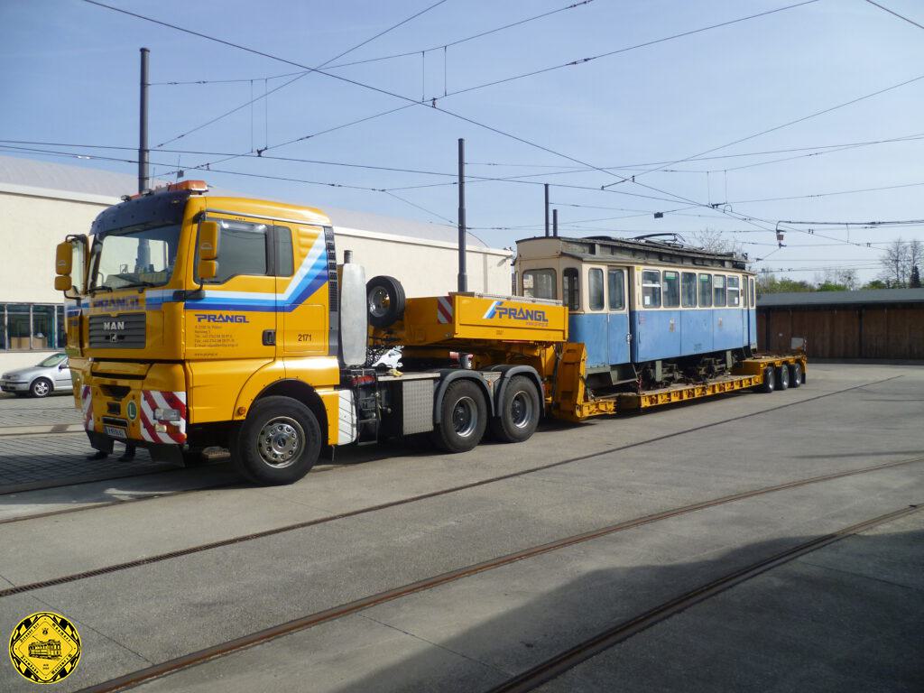Der TW 2970, der lange in Graz stand, wird zur Zeit von unserer Werkstattgruppe museumsreif restauriert. 2021 ist er nun frisch lackiert worden und trägt wieder die Nummer 676.